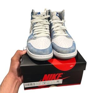 Air Jordan 1 hyper royal